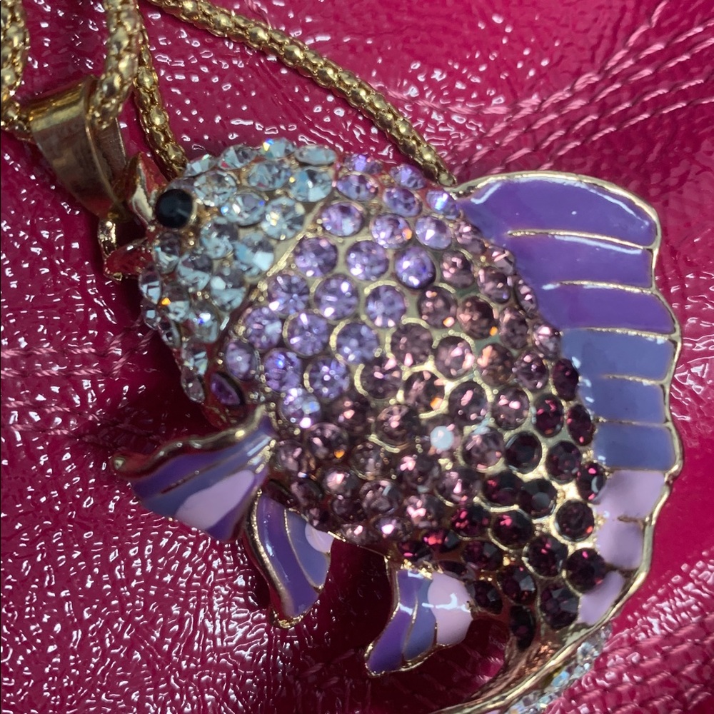 Gold tone Chain Pink Crystal Fish Pendant Necklace - Pets Fish Accessory
